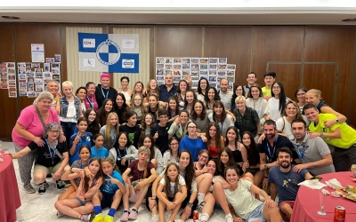 Foto de família del 30è aniversari de l'entitat creualtenca | FS Sabadell Fem