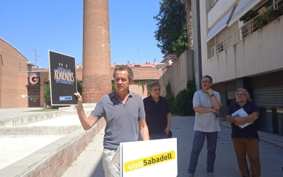 El regidor Lluís Matas i membres del museu d'Història de Sabadell a la roda de premsa de presentació