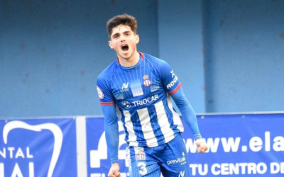 Carrión, celebrant un gol amb l'Avilés | @juanmicarrioon