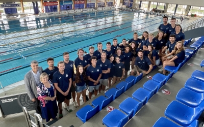 Fotografia promocional de l'Open amb els nedadors del Club | Pau Vituri