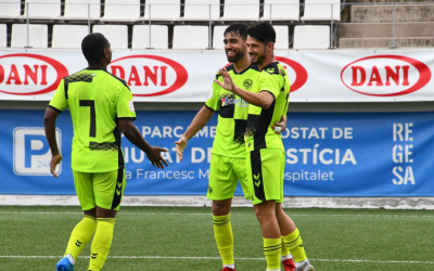 Els golejadors Dieste i Delgado abraçant-se | CES