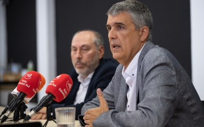 Claudi Martí, en la compareixença d'avui, al costat de Jordi Guarch | Roger Benet