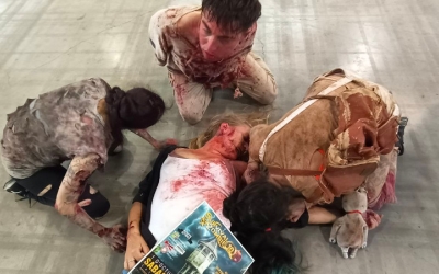 La guionista de la Survival Zombie de Sabadell, atacada per zombis/ Karen Madrid