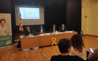 Una setantena de persones han omplert l'Auditori del Casal Pere Quart | Pau Duran