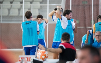 Imatge d'arxiu de la banqueta del Club lamentant una acció | Roger Benet