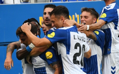 Alegria arlequinada celebrant un dels gols de la tarda | CES