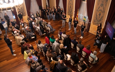 El saló del Principal ple de gom a gom | Roger Benet