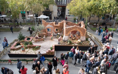 El pessebre s'ha inaugurat avui a la plaça Sant Roc | Helena Molist