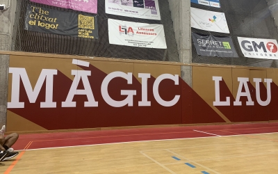 Màgic LAU ja llueix al pavelló del CE Sant Nicolau | @CEsantnicolau