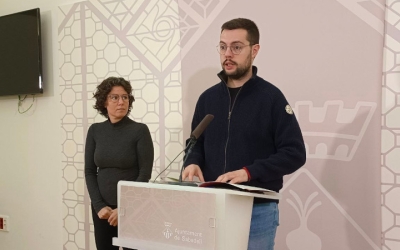 Marta Morell i Eloi Cortés, durant la roda de premsa prèvia al Ple Municipal/ Karen Madrid