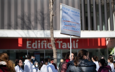 Concentració dels sanitaris a l'Hospital de Sabadell | Roger Benet