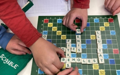 Scrabble Escolar: el joc per fomentar l'ús de la llengua entre els joves
