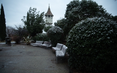 Parc Taulí enfarinat amb la Torre de l'Aigua de fons | Roger Benet