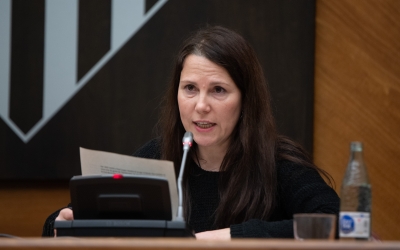 La Síndica de Sabadell, Eva Abellán, presentant l'informe al Ple  | Roger Benet