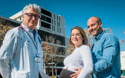 El doctor Asensio, amb la pacient i la seva parella/ Taulí