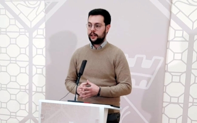 Eloi Cortés, durant la roda de premsa prèvia del Ple/ Ajuntament