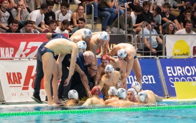Pinya de la plantilla de l'Astralpool a la piscina de 33 metres | Roger Benet