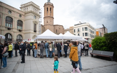 La plaça Doctor Robert, durant el Sant Jordi de l'any passat/ Roger Benet