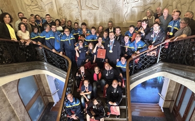 Fotografia de família a les escales de l'Ajuntament | Pau Vituri