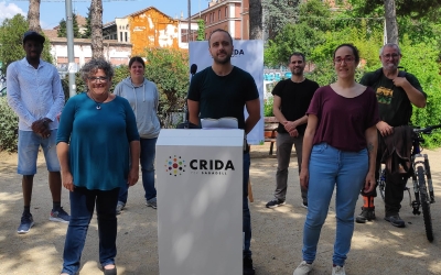 Membres de la Crida davant de la Caserna | Serveis Informatius
