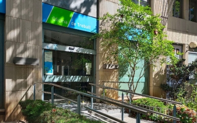 Exterior de l'oficina del SOC de Sabadell/ Karen Madrid