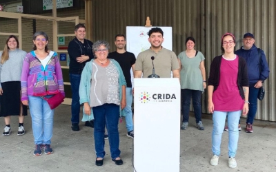 Els integrants de la Crida, a l'exterior del Mercat de Campoamor