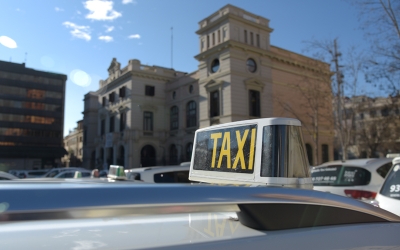 Taxis a la plaça Doctor Robert | Roger Benet
