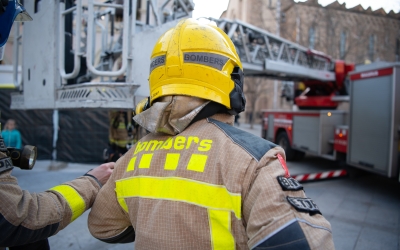 Simulacre dels Bombers de Sabadell a la plaça Doctor Robert | Roger Benet