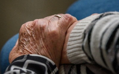 Mà d'una persona gran/ Amics de la Gent Gran