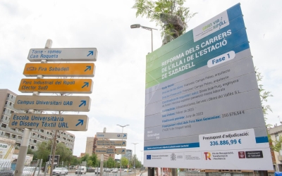 Cartell d'obres al carrer Illa | Roger Benet