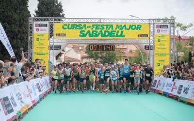 Multitudinària sortida de la cursa | Roger Benet