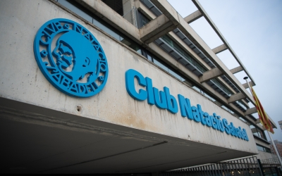 Entrada principal del centre de Can Llong | Roger Benet