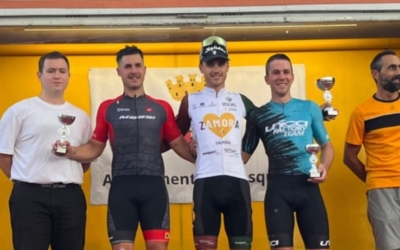 Domínguez, recollit el primer trofeu de la temporada de ciclocròs | Cedida