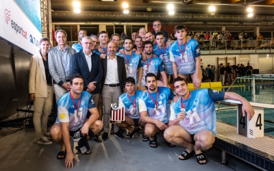 La plantilla de l'Astralpool, amb la medalla de subcampions | FCN