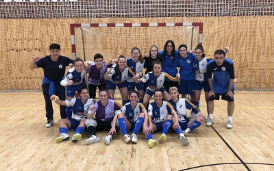 La plantilla arlequinada, celebrant el triomf al Camp del Ferro | Cedida