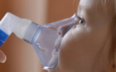 Un infant amb asma/ Pexels