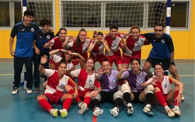 La plantilla del FS Sabadell Femení, celebrant una victòria a domicili aquesta temporada | @fssabadellfem