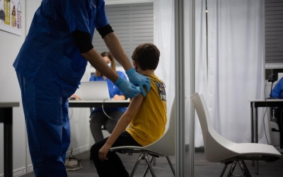 Un nen rep atenció mèdica | Cedida