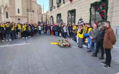 La plaça Sant Roc, durant el minut de silenci/ Karen Madrid