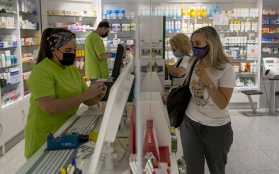 Imatge d'arxiu de clients en una farmàcia | cedida