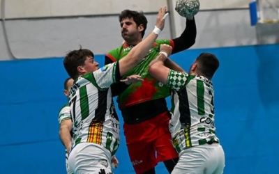 Jaume Esteve i Ernest Colomé, defensant un acció ofensiva del Sant Quirze | Handbol Sant Quirze