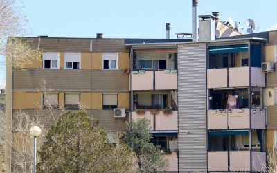 Un dels habitatges de Badia del Vallès amb amiant present a la façana