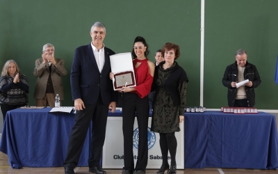 Mireia Rejón, la seva germana, va recollir el guardó | Víctor Castillo