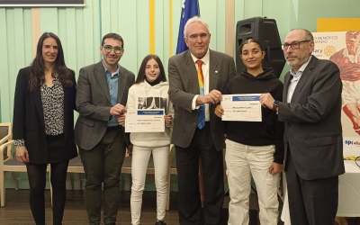 Beneficiàries de les beques del Rotary Club | Karen Madrid