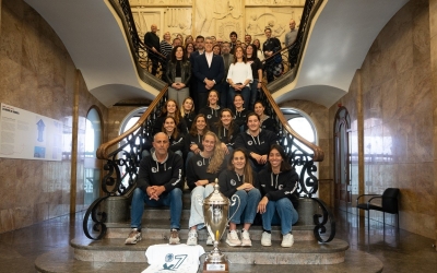 Foto de família a les escales de l'Ajuntament | Roger Benet