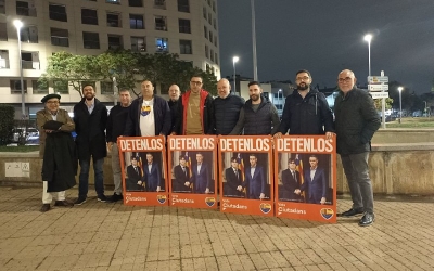 Membres de Ciutadans, a la plaça de la Concòrdia | Karen Madrid