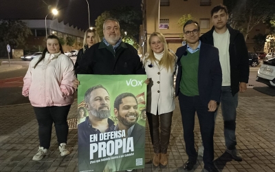 Integrants de Vox, a la plaça Picasso | Karen Madrid
