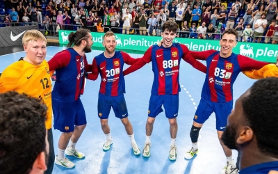 Aleix Gómez, amb el '20' al pit, celebrant la Champions | @FCBHandbol