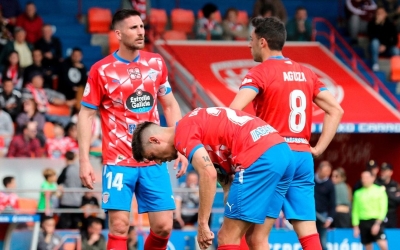 Morgado conversant amb Aguza en un partit a l'Anxo Carro | CD Lugo