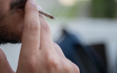 Una persona fumant | Roger Benet